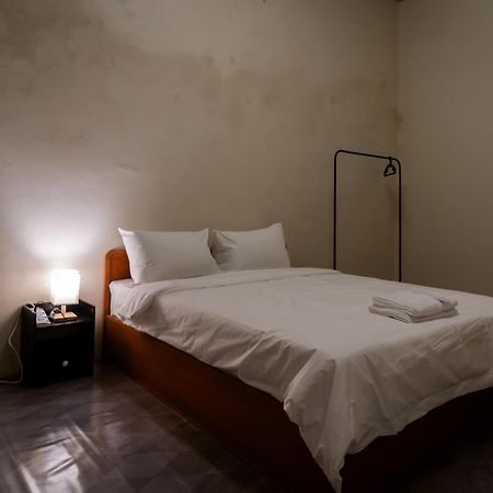 Хостел Aayu Pantai George Town Penang Экстерьер фото